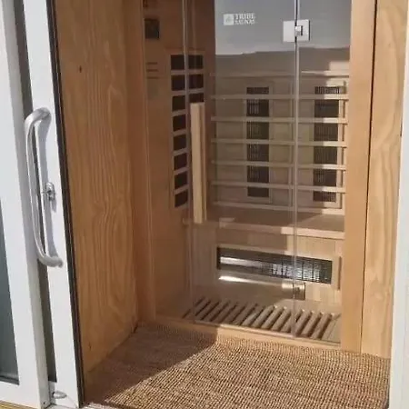 The Little Island Boutique * Росс-Карбери